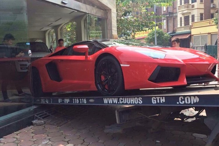 Lamborghini mui tran 24,5 ty lo dien tren pho Viet-Hinh-4